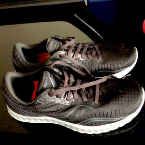 Saucony Kinvara 11 running shoes, size 8, worn once.